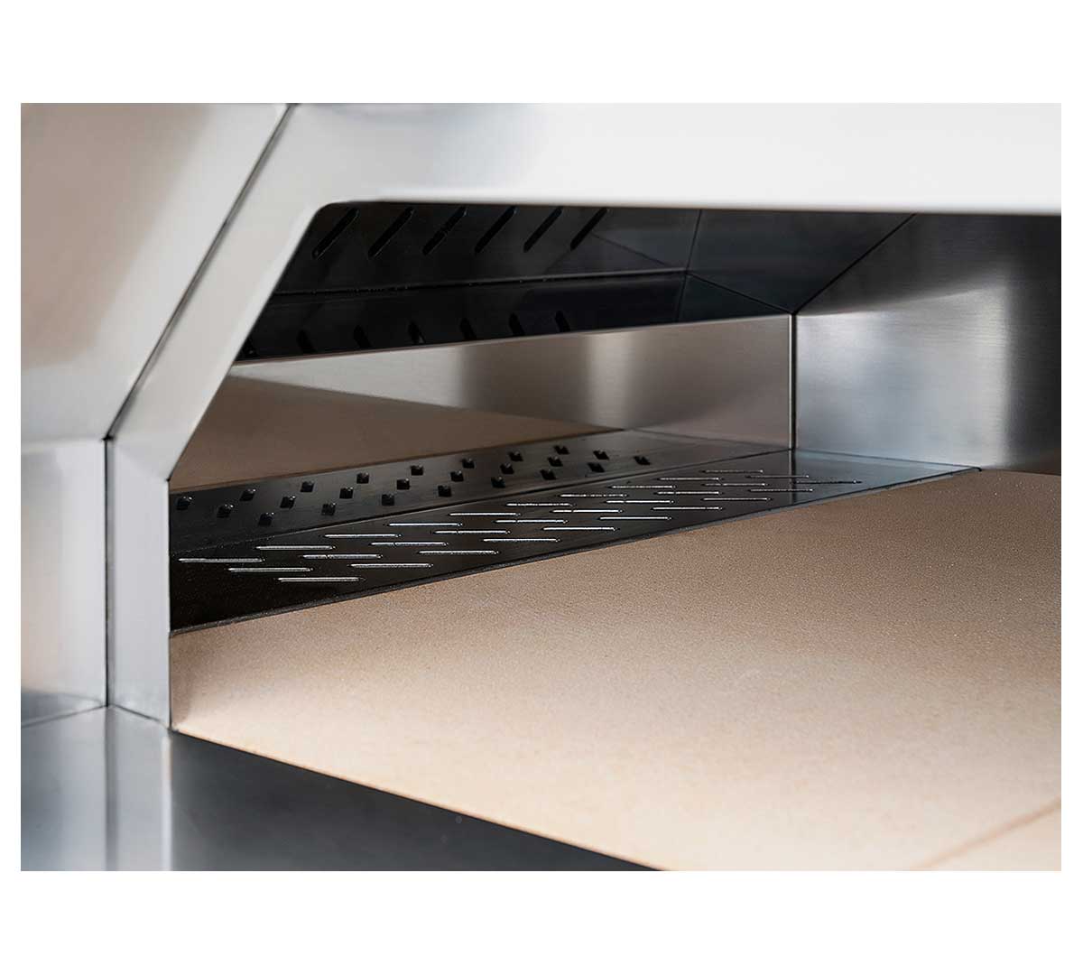Interior del horno de pizza TITAN WOOD con piedra refractaria para cocción uniforme